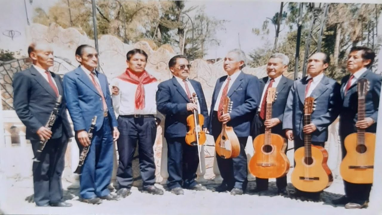 Huayno: Goyllarisquizga tierra dorada     Canta Pedro Huanca Rojas.
