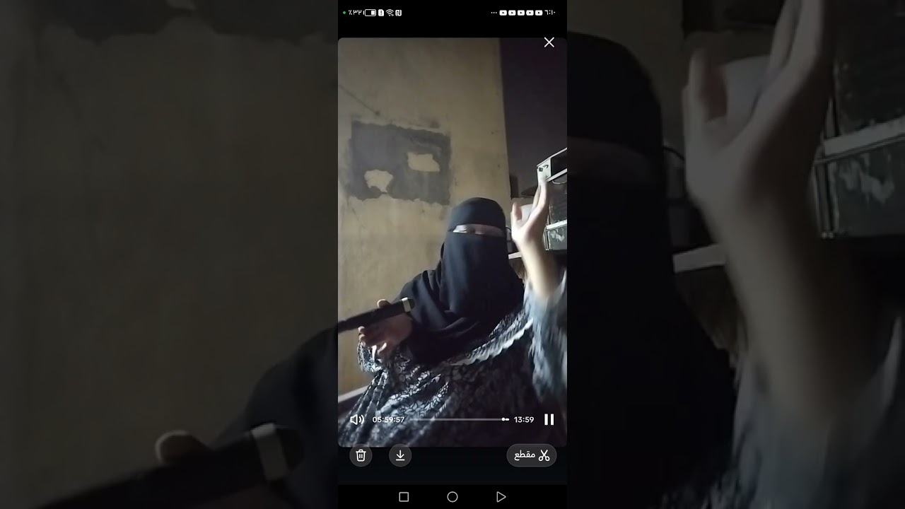 ام قصر مع بنتها 