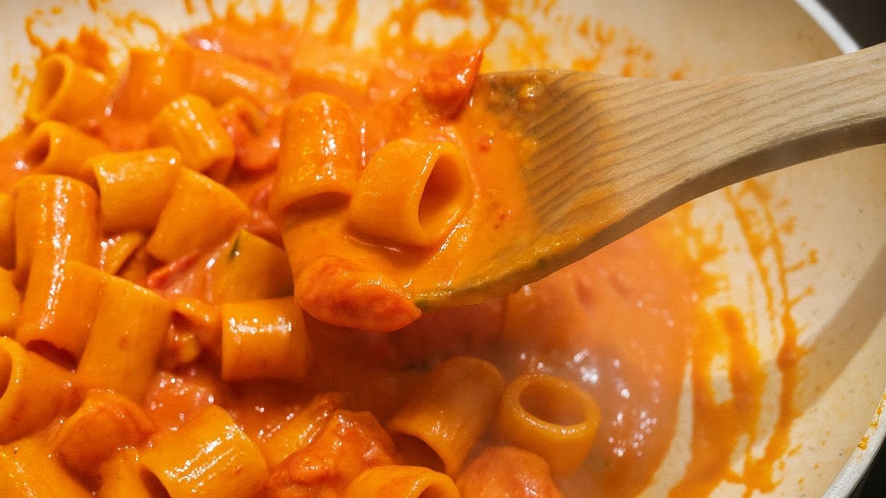 Make the BEST Creamy Pasta with Tomatoes and Mozzarella in 20 Minutes