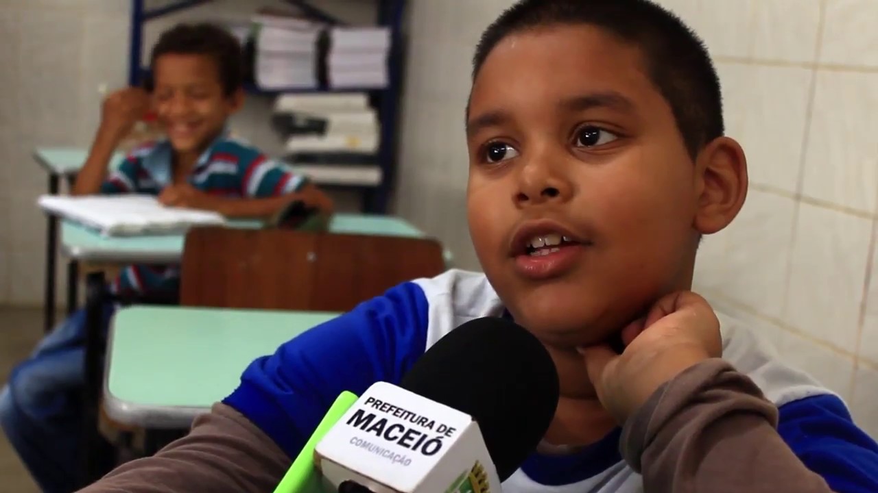 Prefeito Rui Palmeira visita Escola Municipal Selma Bandeira