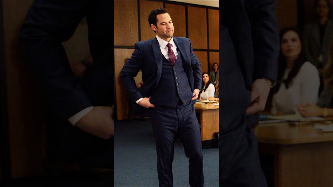 Mickey manipulates the witness's information #lincolnlawyer #shorts