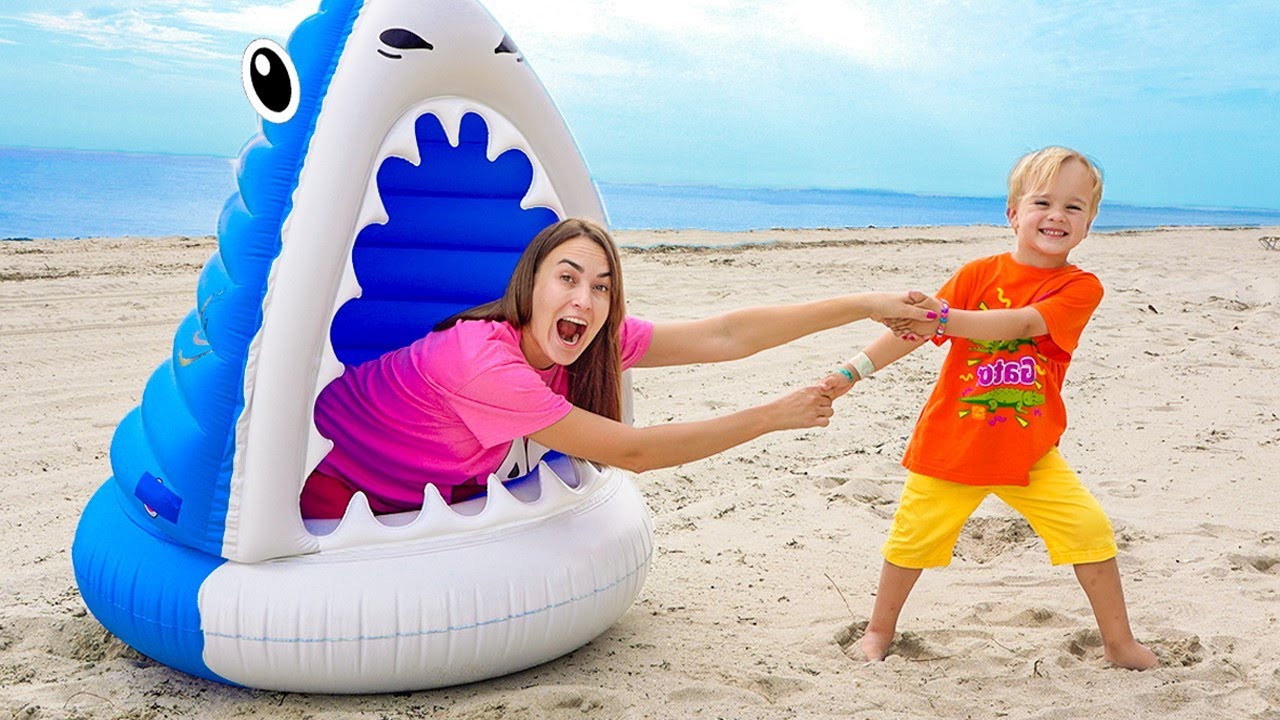 Chris e mam&atilde;e mostram as regras de seguran&ccedil;a para crian&ccedil;as