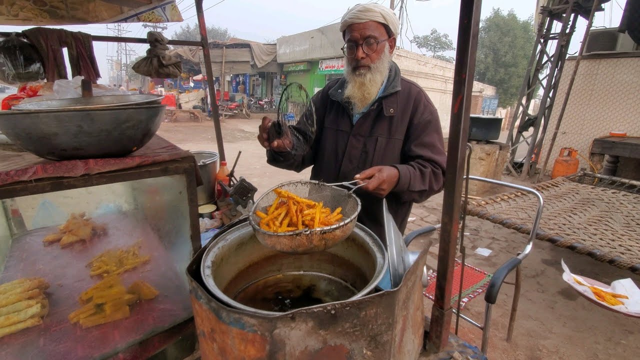 From Potatoes to Hope | An Elderly Pakistani 🇵🇰 Man Making Chips