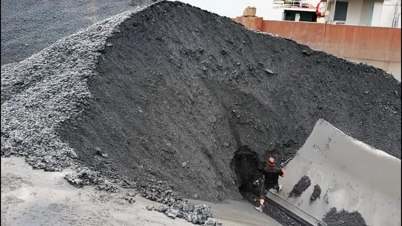 The sound of the sand-carrying boat unloading sand, the boat shaking the sand #Chen is sailing