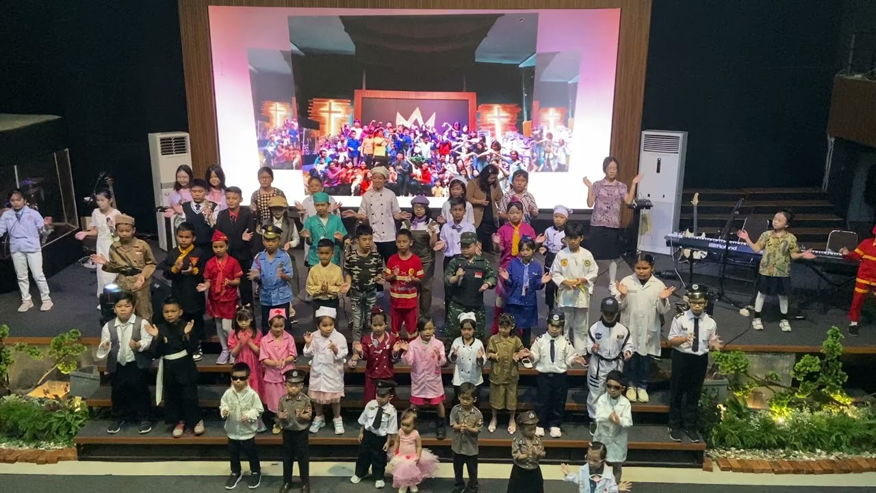 Pelayanan ibadah umum oleh StarKids dalam rangka hari anak nasional dengan Tema Profesi #27juli2025
