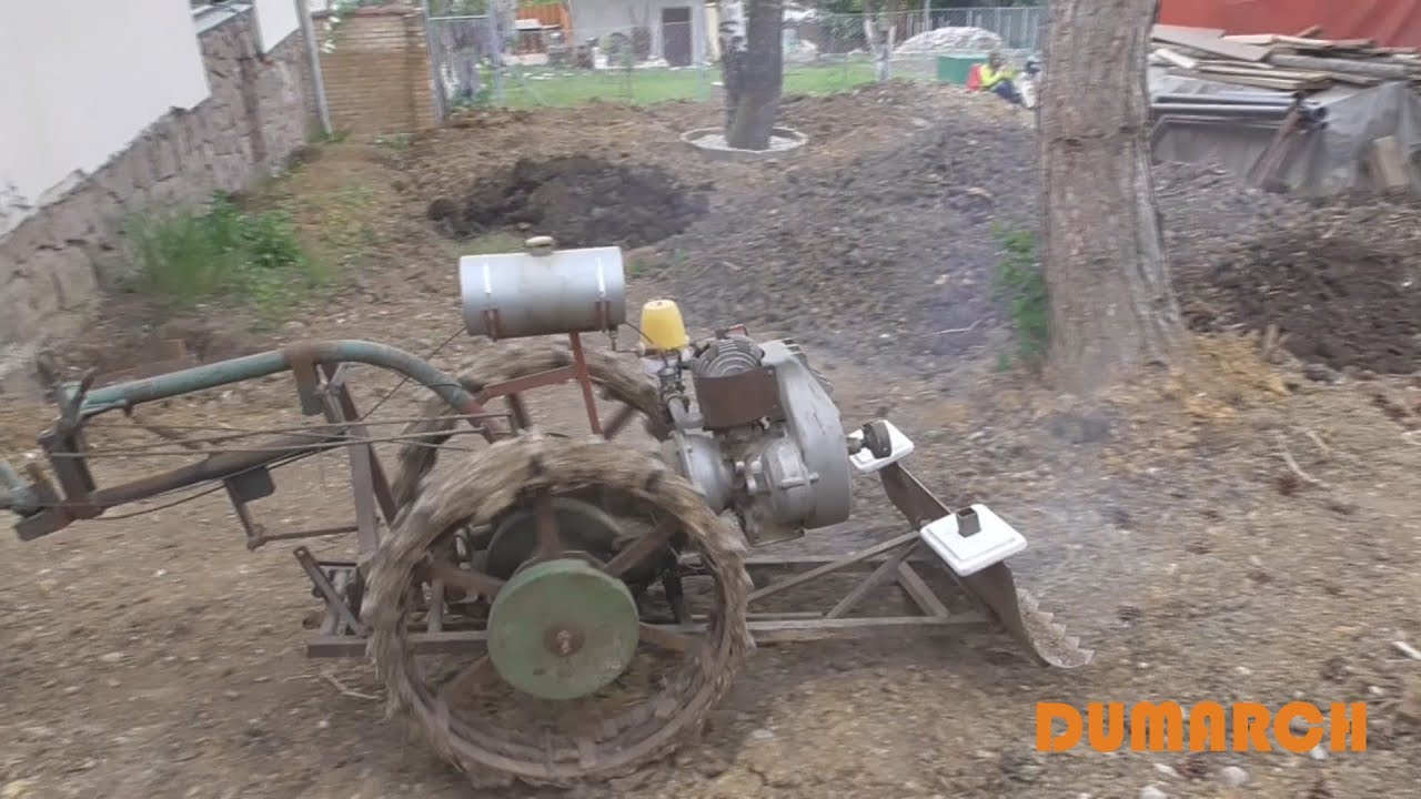 Two-wheeled mini bulldozer - adjustable blade