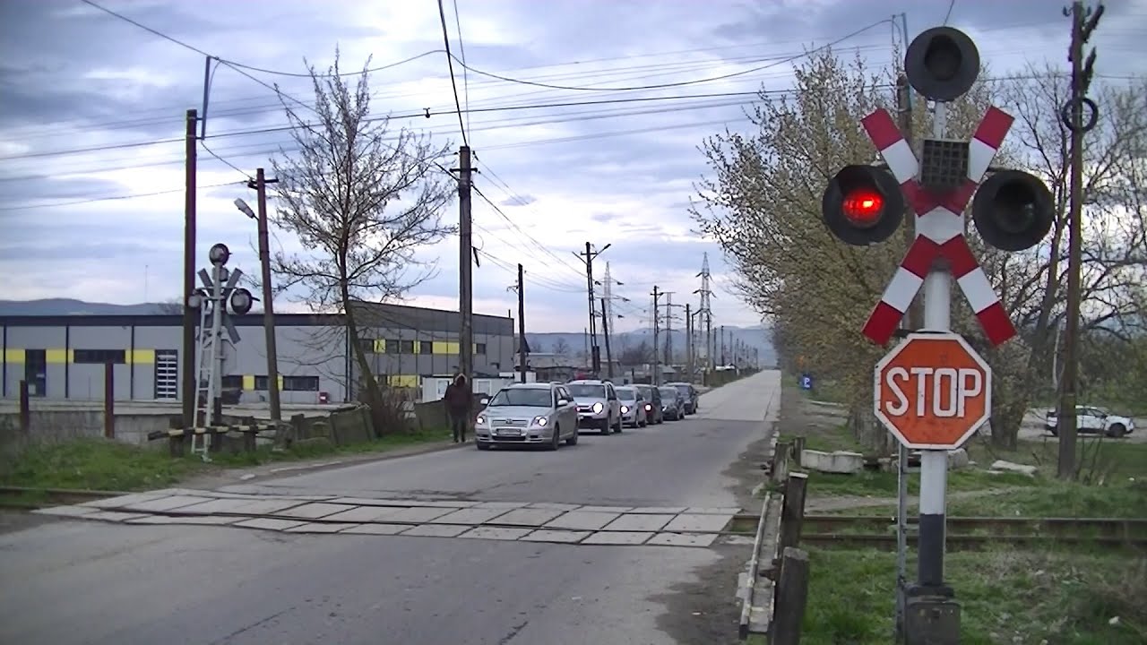 Spoorwegovergang Buhuși (RO) // Railroad crossing // Trecere la nivel