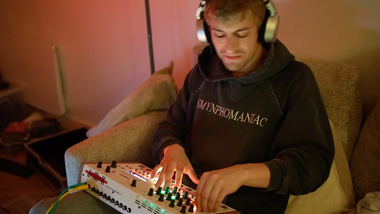 Couch Techno 2 - Jomox Alpha Base MK II Jam