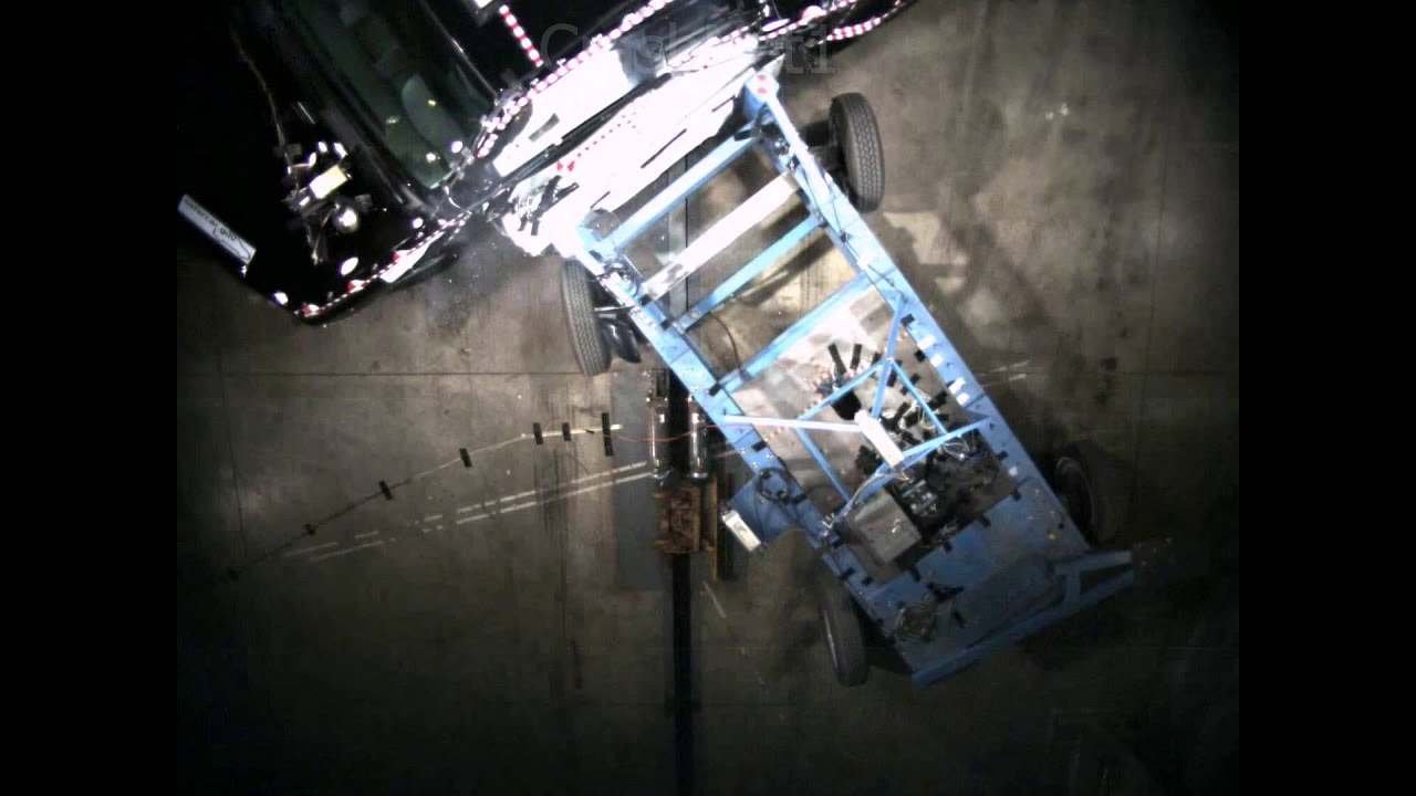 Nissan Frontier Navara / Suzuki Equator (King Cab) | 2010 | Side Crash Test | NHTSA