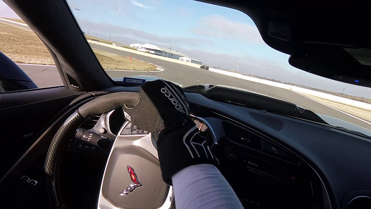 2019 ZR1 Corvette meets Eagles Canyon Raceway - ECR - 1:59.59 lap time - stock tires/brakes
