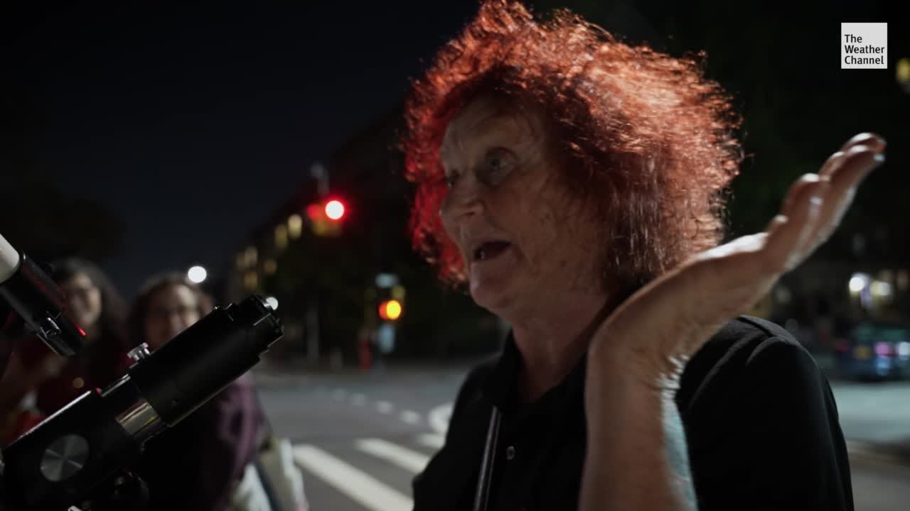 Telescope Man in NYC Gets Others Involved in Astronomy