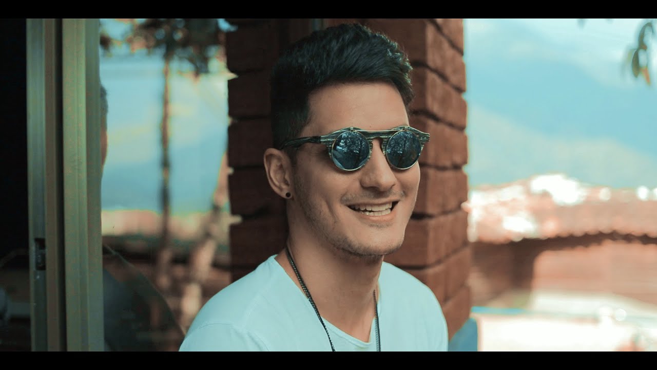 Dave Bola&ntilde;o - Distintos (Challenge) (Video Oficial) Feat Ustedes