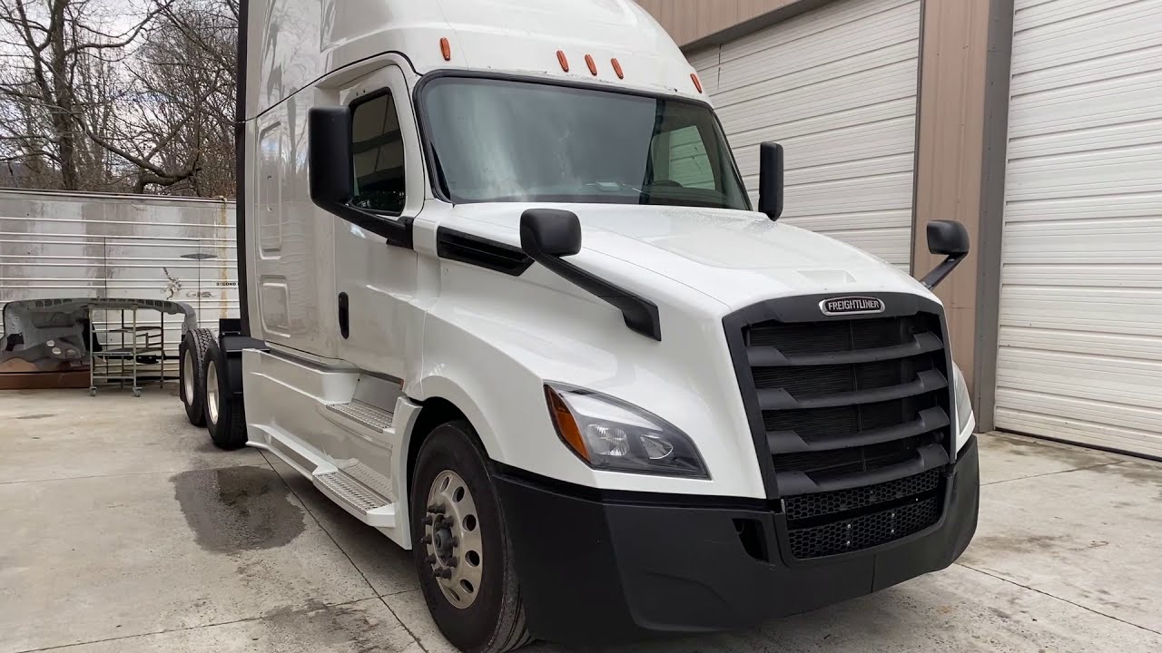 Totalled 2019 Freightliner Cascadia Full rebuild Timelapse Salvage Copart semi-truck