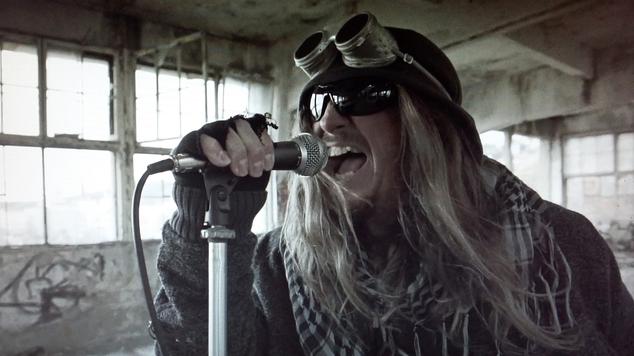 Gorilla Crash - Evoluce (ofici&aacute;ln&iacute; videoklip 2017)