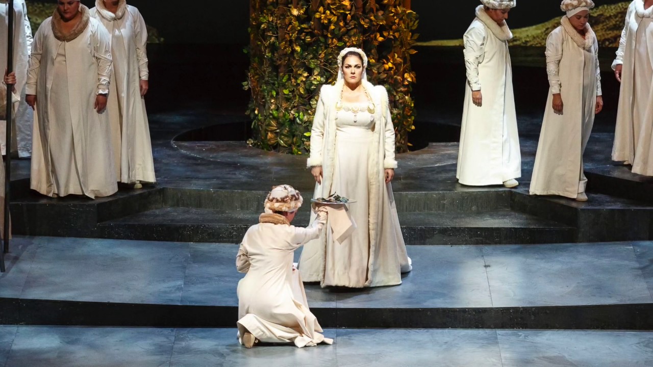 Yolanda Auyanet - Casta Diva/NORMA (V. Bellini)