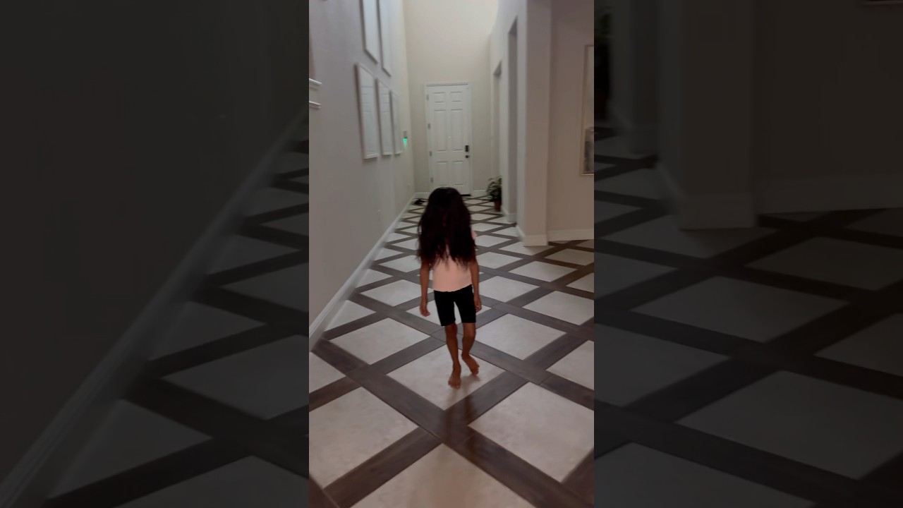 Дочка просто хотела поиграть в прятки #шорты