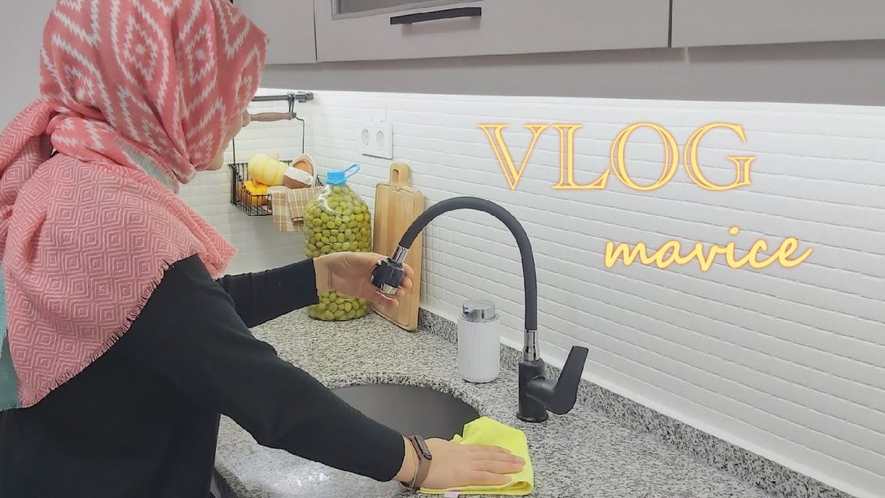 Вечерняя уборка на простой кухне \ Черный кран на кухне \ Приготовление пончиков