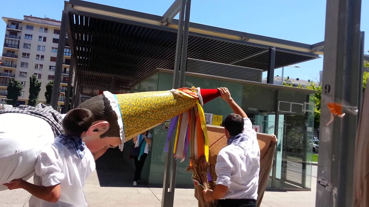 Recogiendo a zampanzar, gigante de San Juan