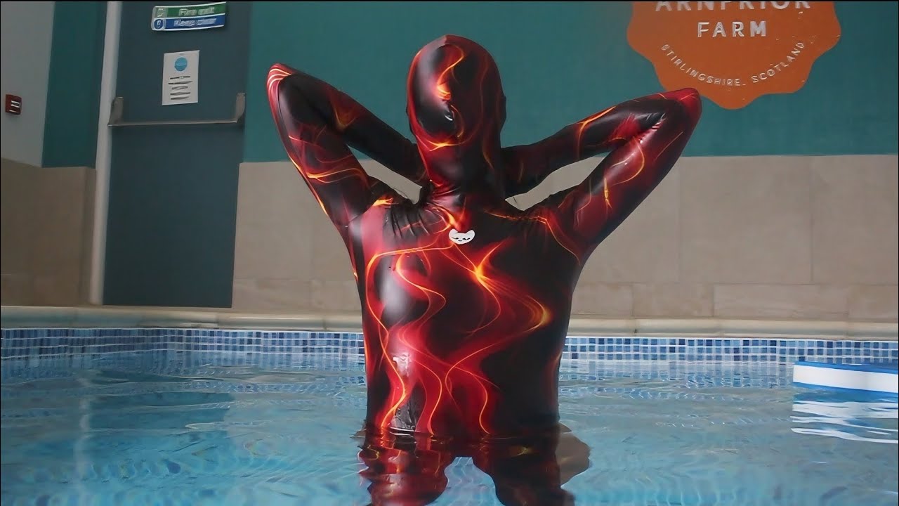 I Wore A Zentai Suit In A Swimming Pool: Such fun