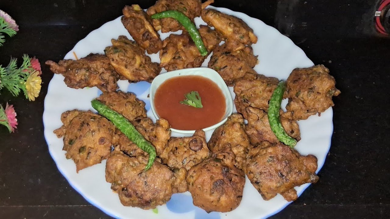 Tasty Aaloo Aur Piyaaz ke Patte ka Bhajya 😋 | Ramadan special |  easy recipe by safiya's cooking 