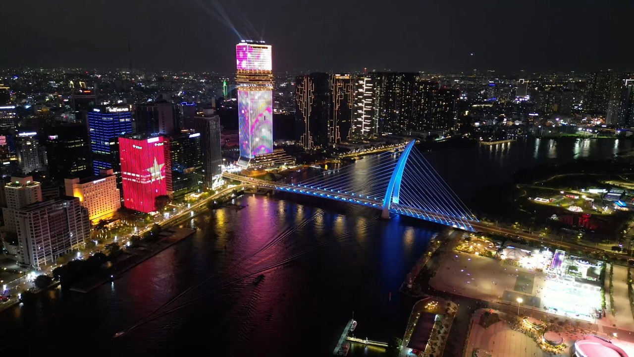 Saïgon au Vietnam de soir (par drone)