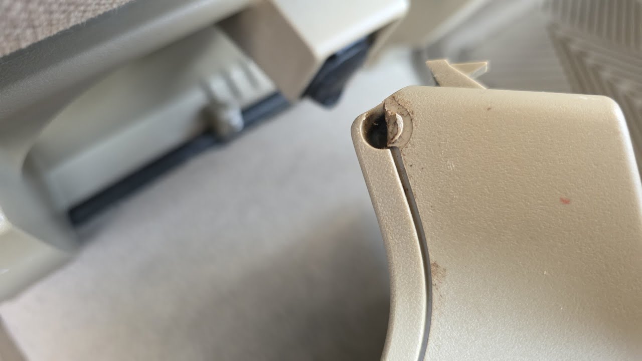 Ремонт заднего подстаканника на Toyota Tundra 2008 года выпуска.