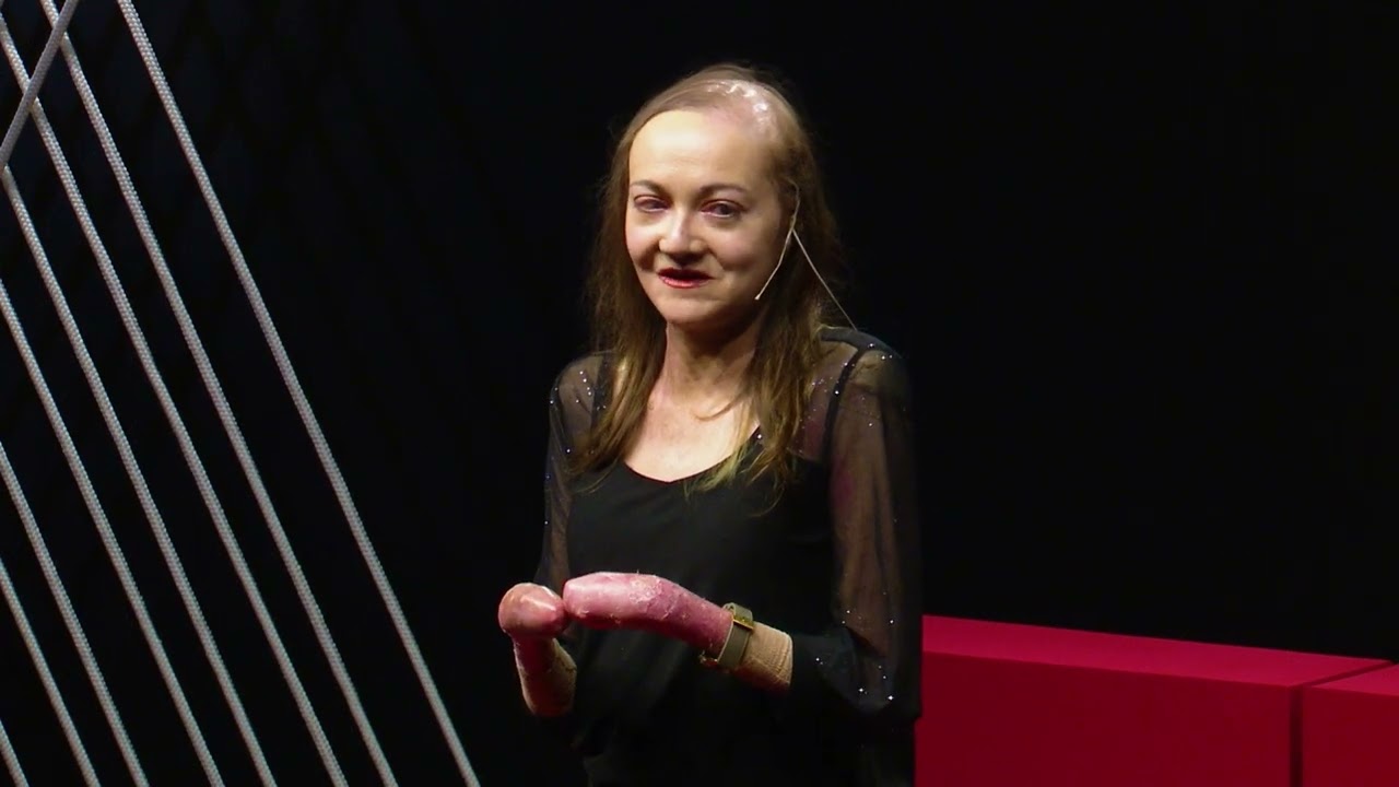 Pessoas com doenças raras: nada sobre elas, sem elas | Anna Carolina Ferreira da Rocha | TEDxESMPU