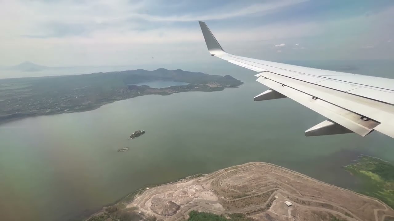 American Airlines Landing in Managua-Aterrizaje en Managua, Nicaragua