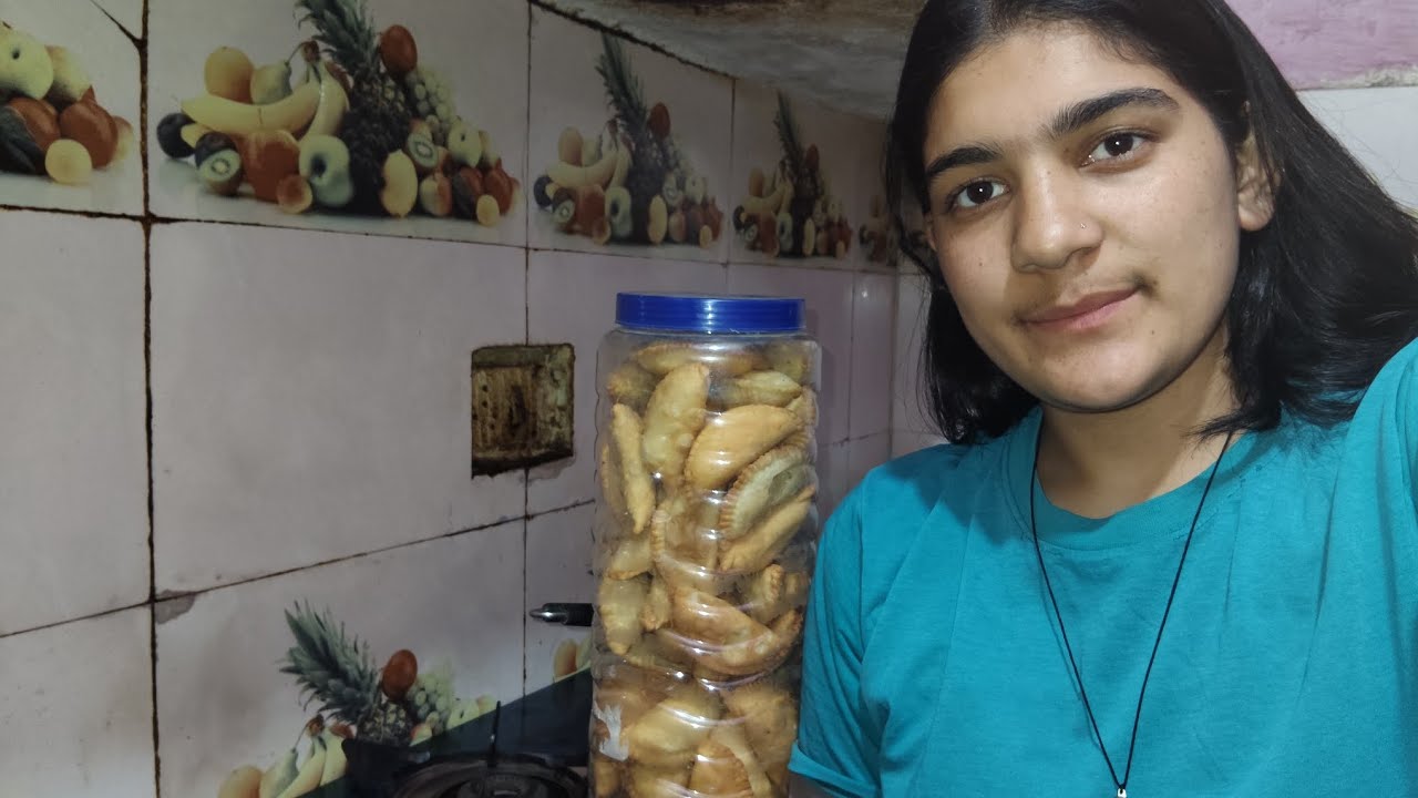 Aaj Humne Holi special Gujiya Banai ❤ Khushboo Rana vlogs😎 