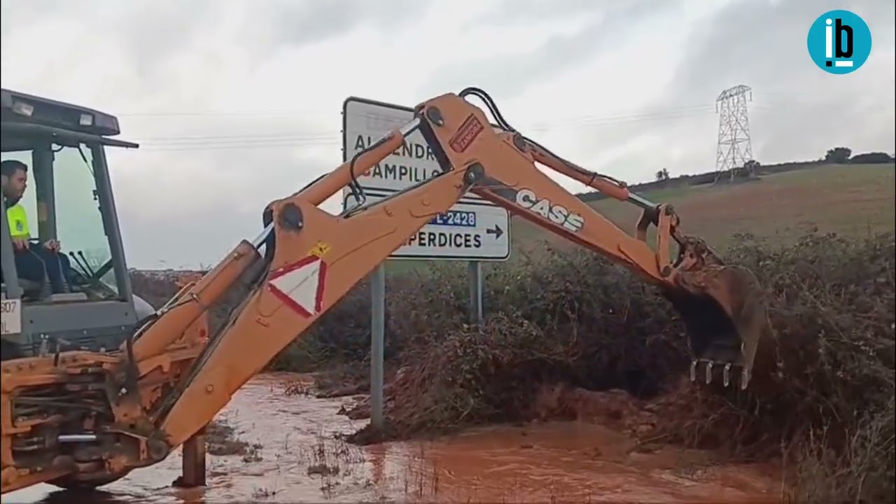 Trabajos en la carretera de Valdeperdices en Zamora
