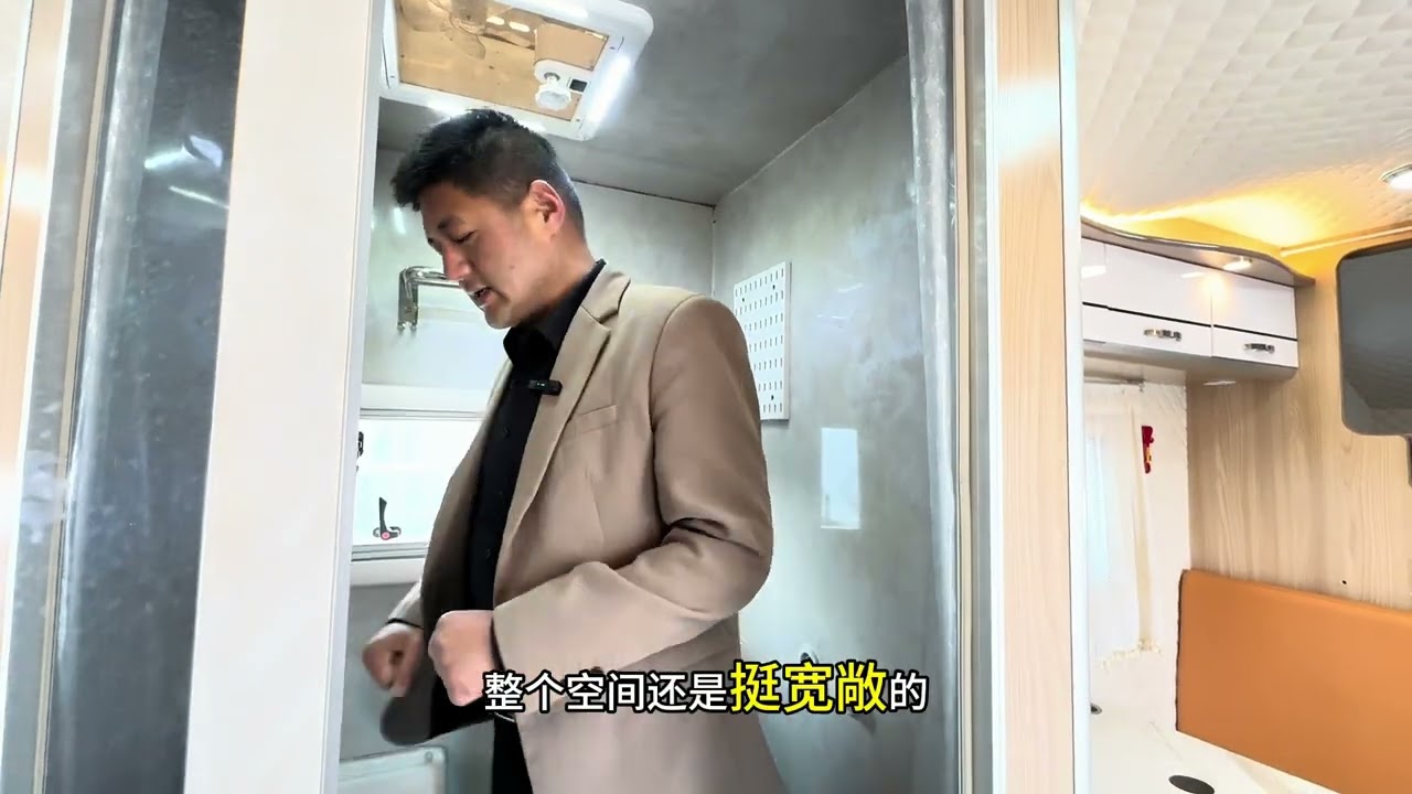 十来万的小房车真舒服，洗衣机冰箱大沙发样样都有，比租房住还要美#二手房车 #房车