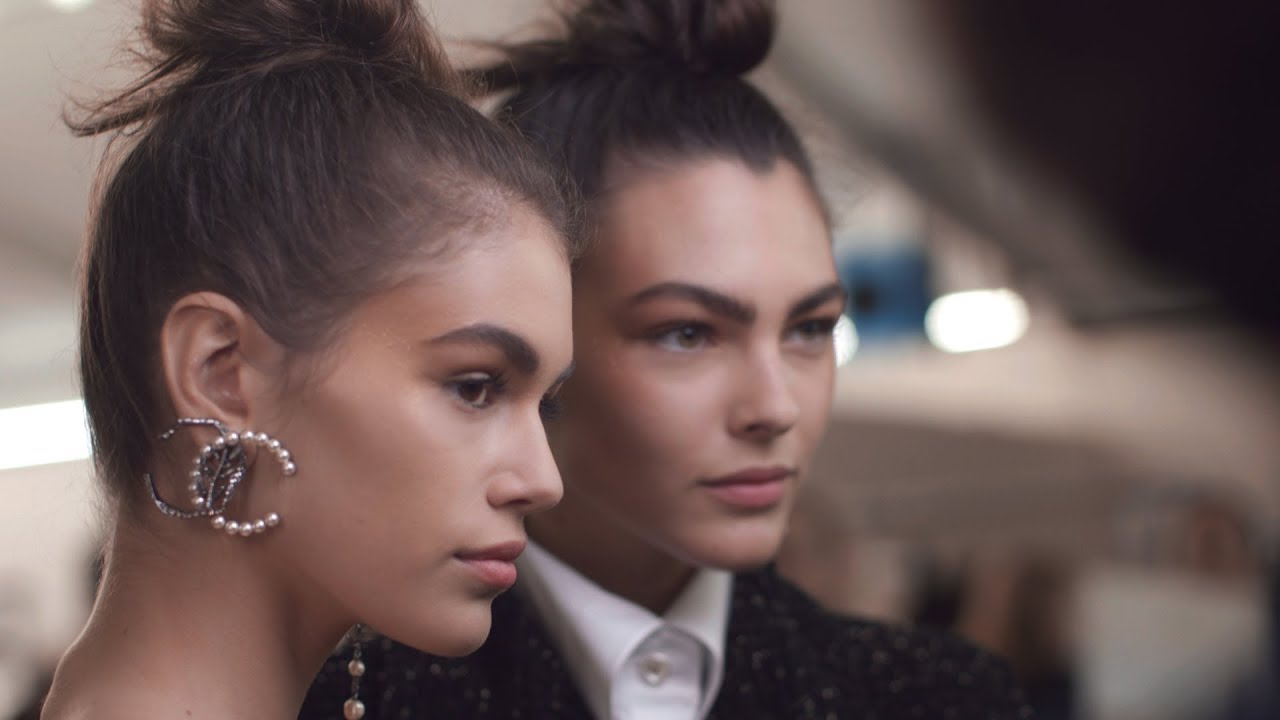 Accessories of the Fall-Winter 2018/19 Ready-to-Wear Collection &ndash; CHANEL Shows