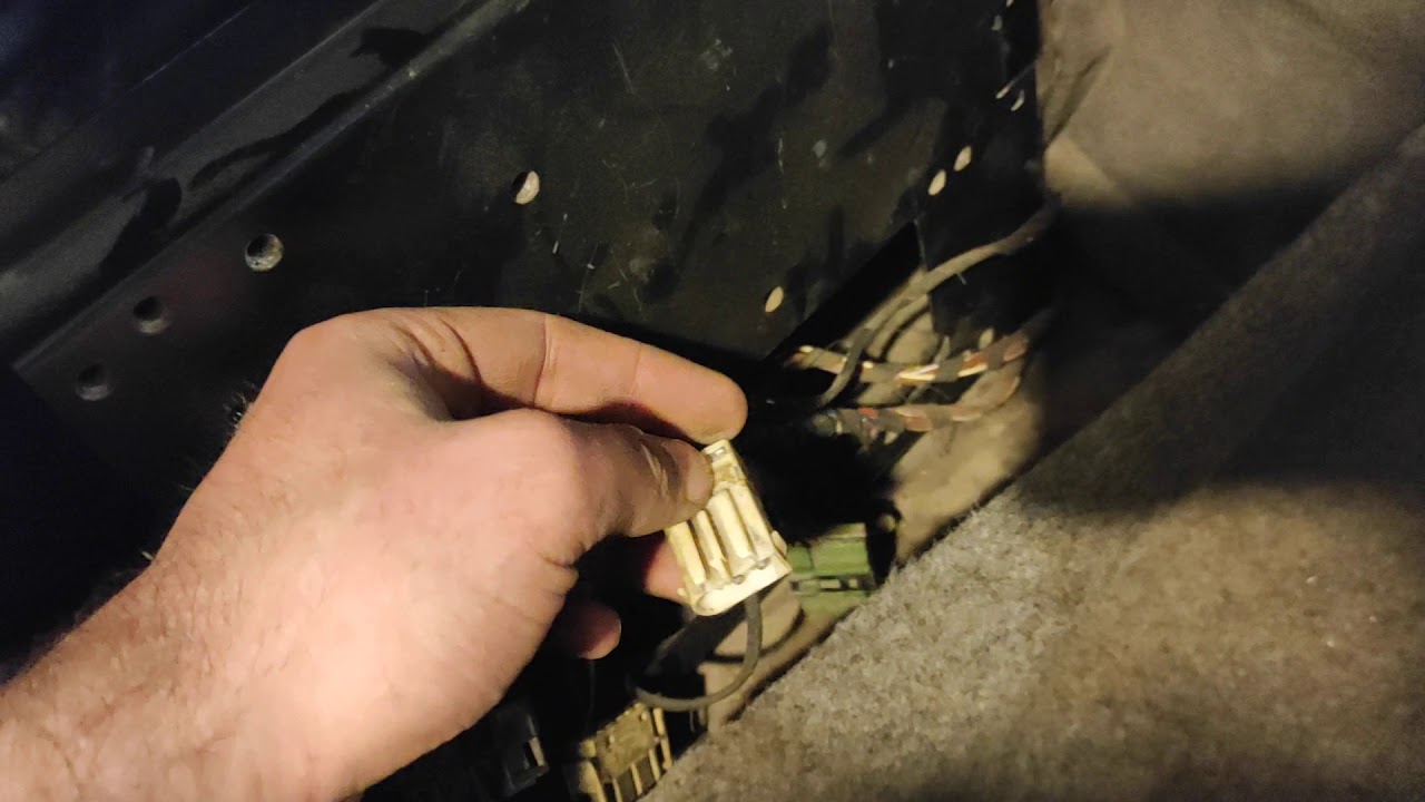 Разбираюсь с принципом работы и подключением антенны к BMW E32