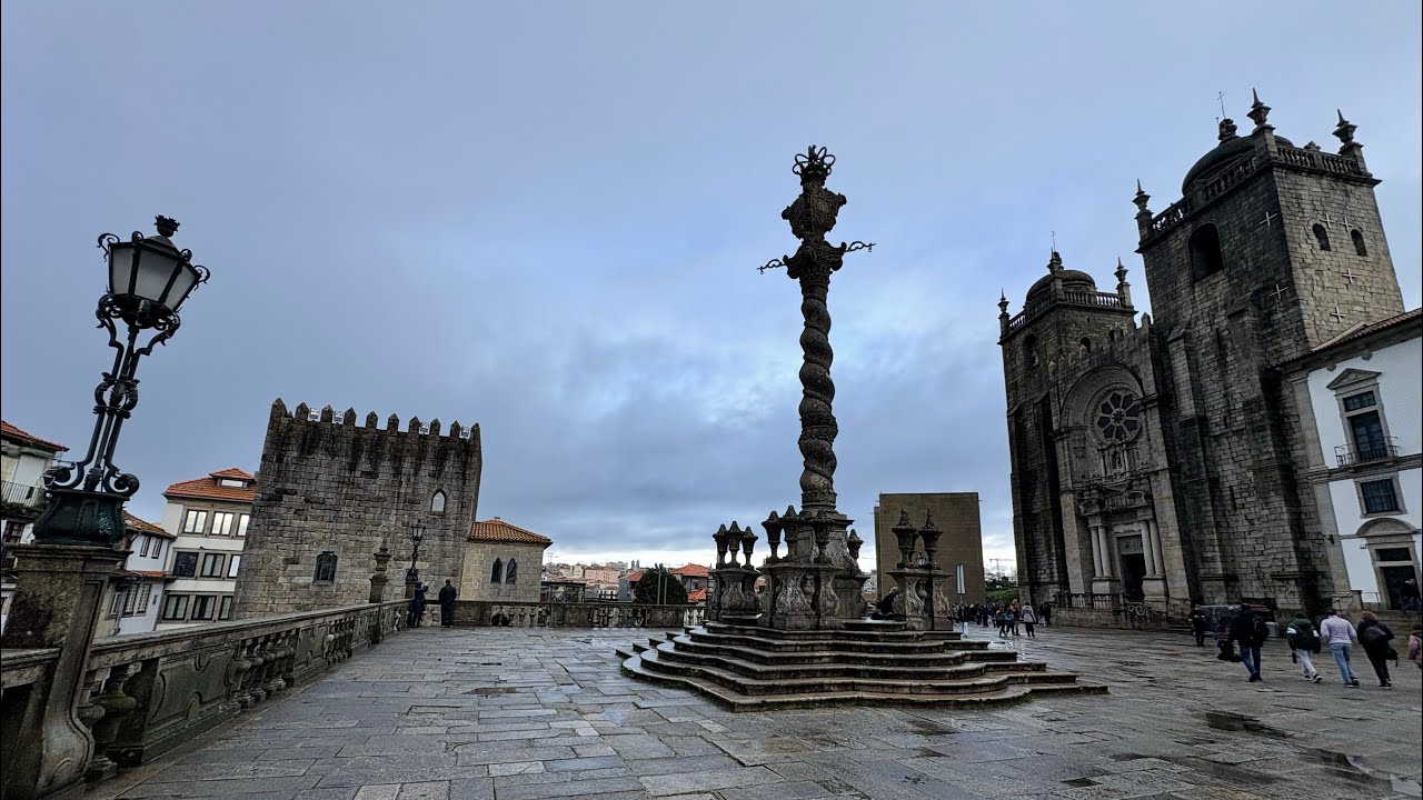 Portugal 55 Porto - Walking｜R. de Dom Hugo｜Terreiro da Sé｜Overseeing Douro River｜Porto Cathedral 