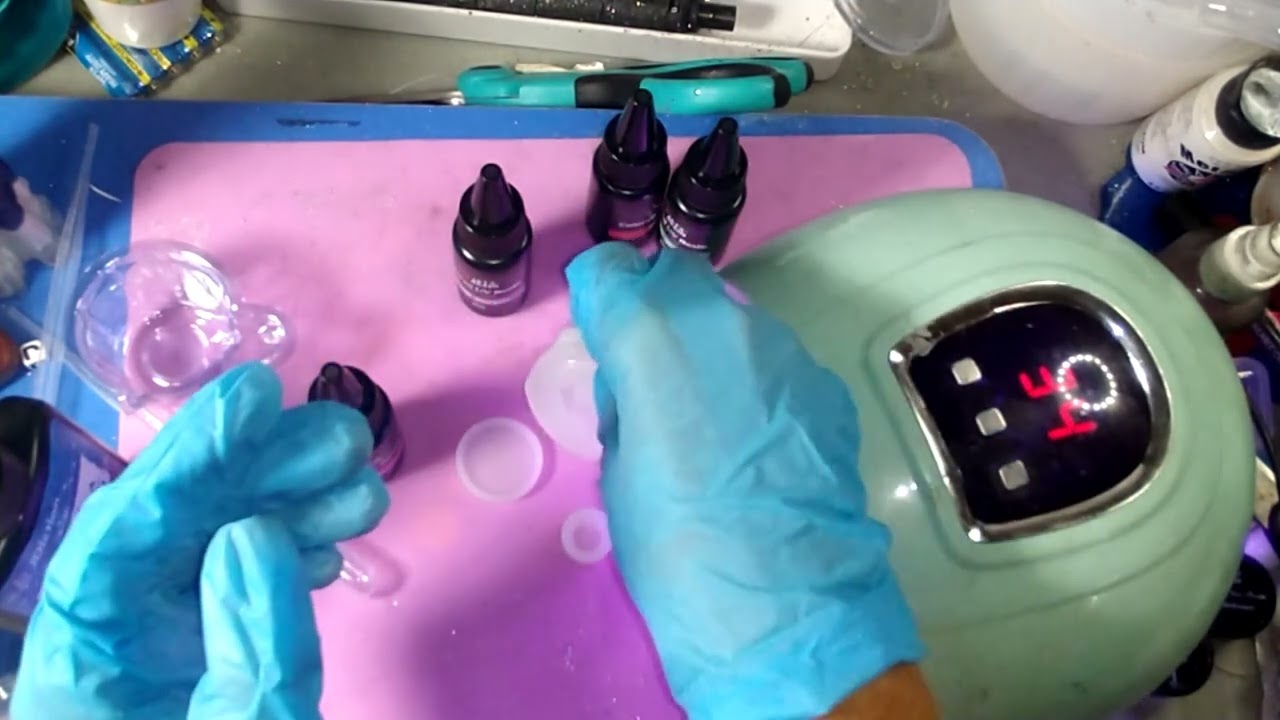 UV resin Wednesday..Making super cute potion bottles.