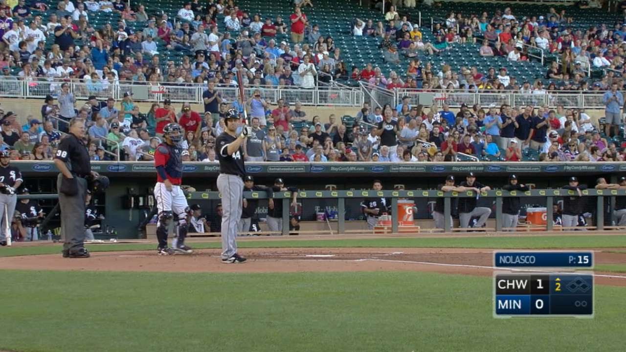 CWS@MIN: Morneau gets standing ovation in his return