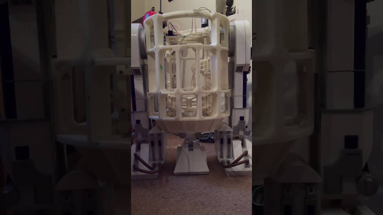 R2D2 printed centre leg lift full scale