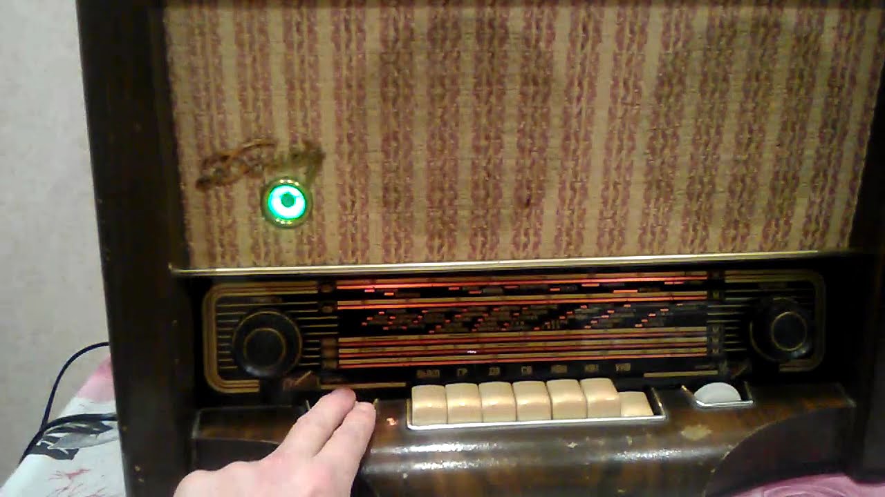 Радиоприёмник Донец 1956 года с фм диапазоном.