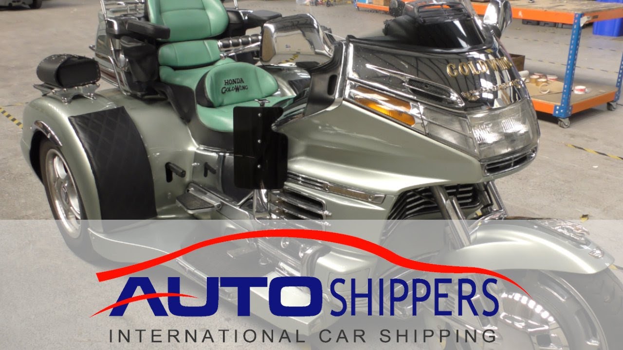 Unloading and Crating a Honda Goldwing Trike for Shipping Overseas - Autoshippers