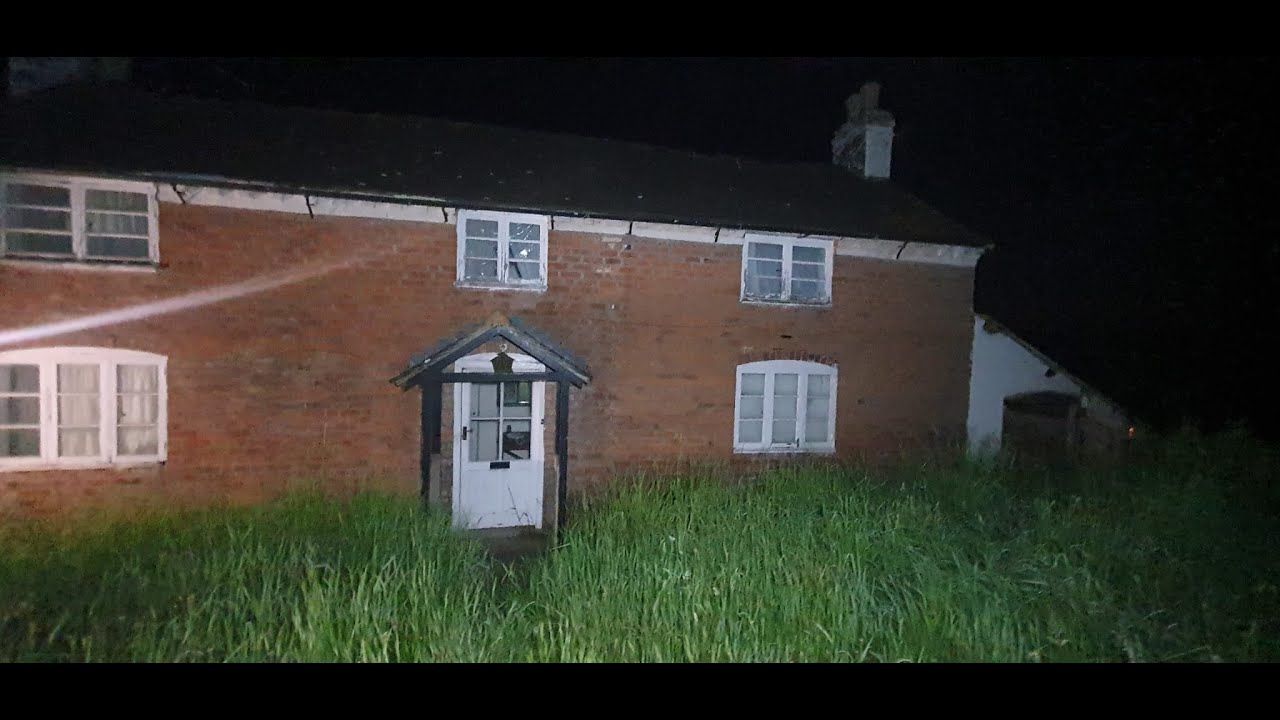EVERYTHING LEFT INSIDE THIS FARMHOUSE WHERE TIME HAS STOPPED!!!
