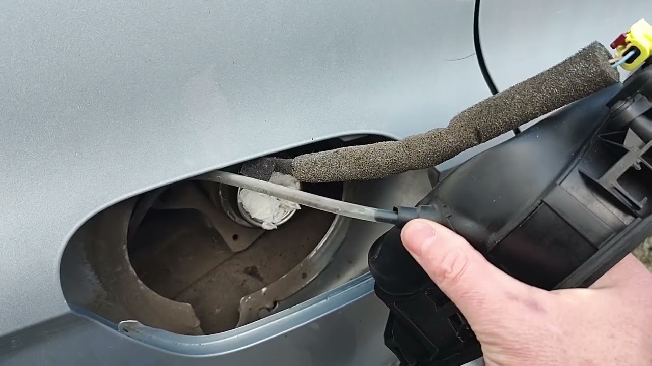 Replace Fuel Flap Actuator for VW Mk7 Golf SV Sportvan