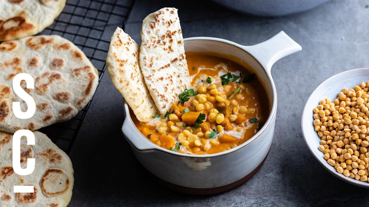 Curry di ceci e zucca con pane pita allo yogurt