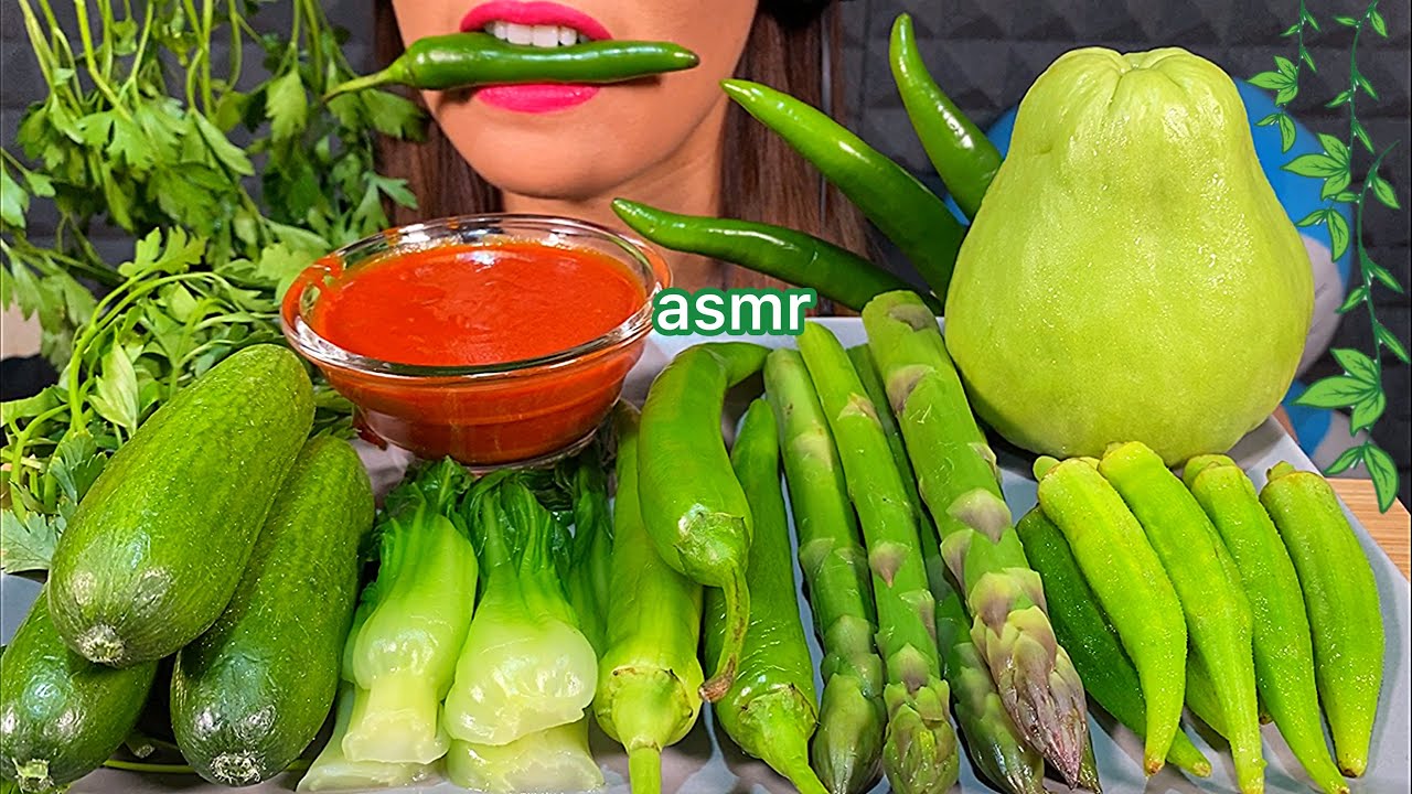 ASMR EATING VEGGIE PLATTER CHAYOTE OKRA ASPARAGUS HOT CHILLI BOK CHOY CUCUMBER PARSLEY 먹방 Sounds