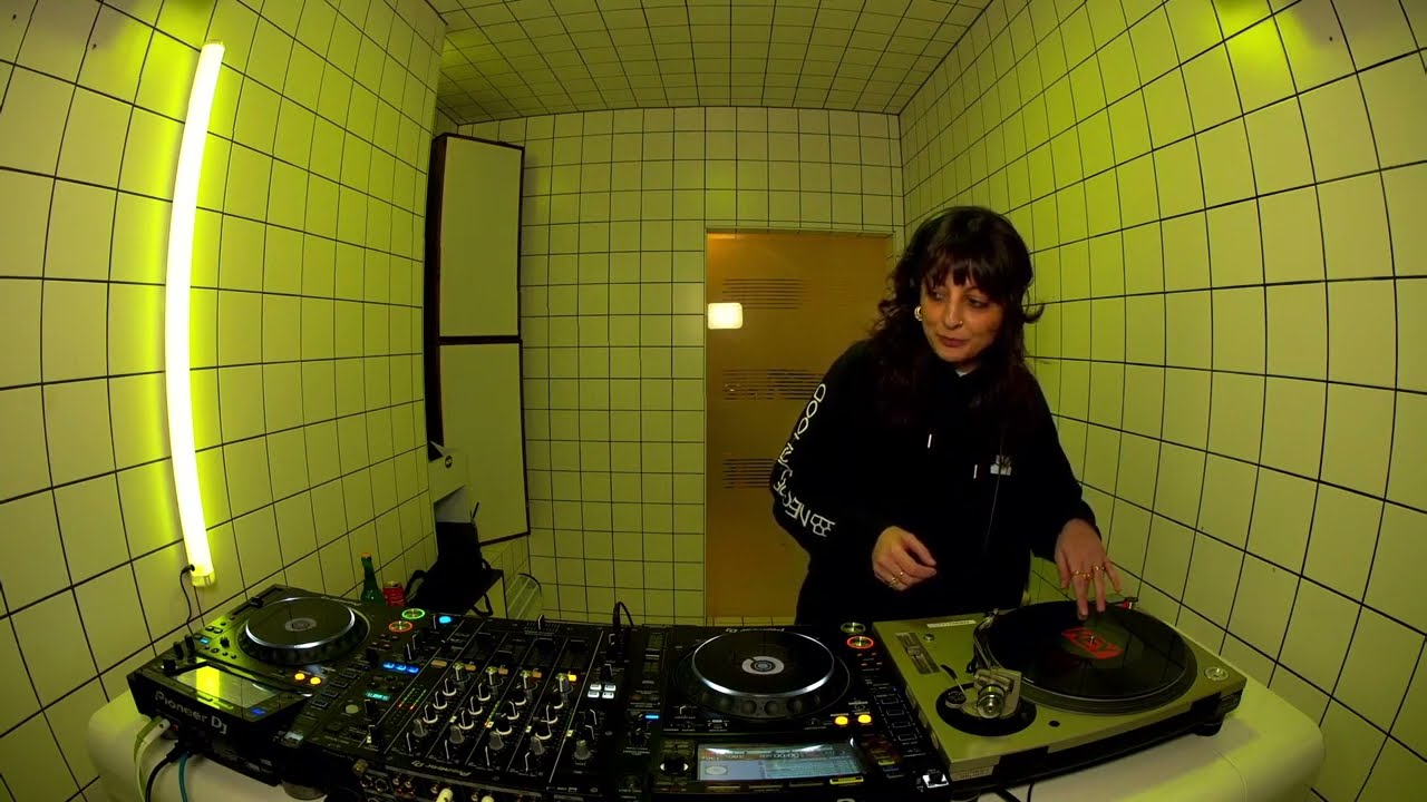 Neighbourhood - Tasha | H&Ouml;R - Apr 1 / 2023