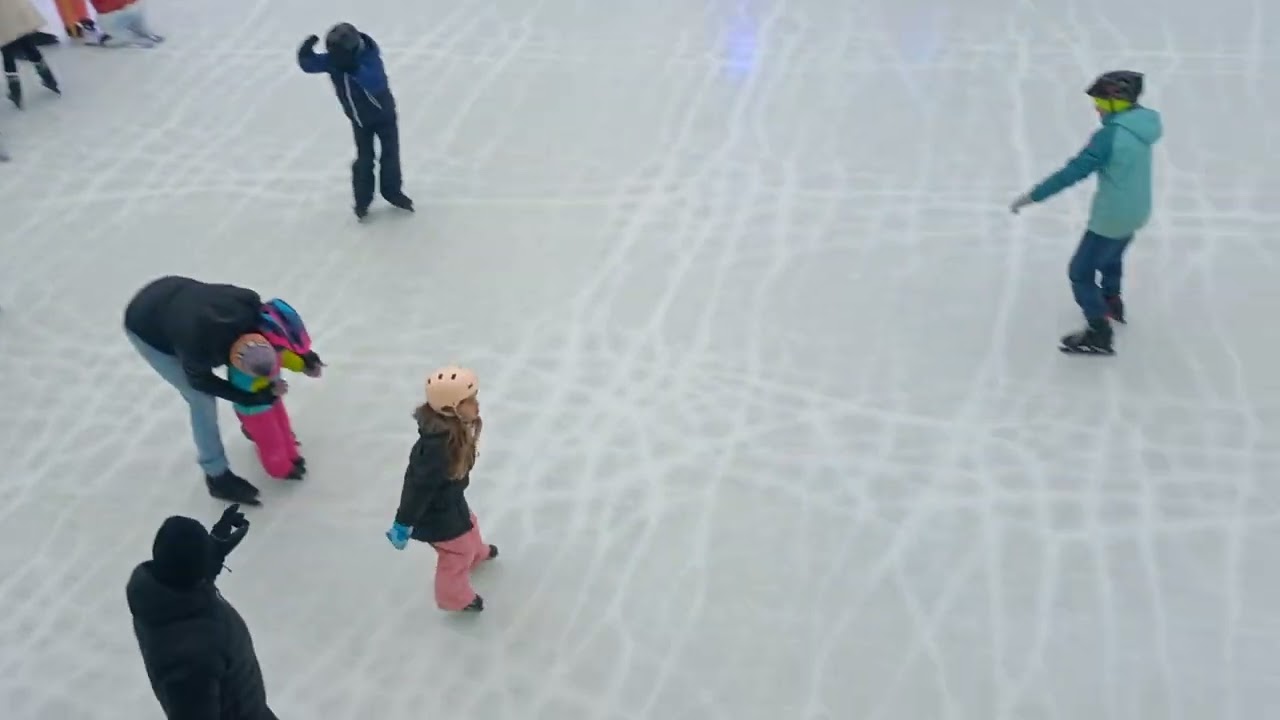 Lebensfreude ❤️ pur: Echter Eisbahnen! ❄️ in München ⛸️ Münchner Zauber