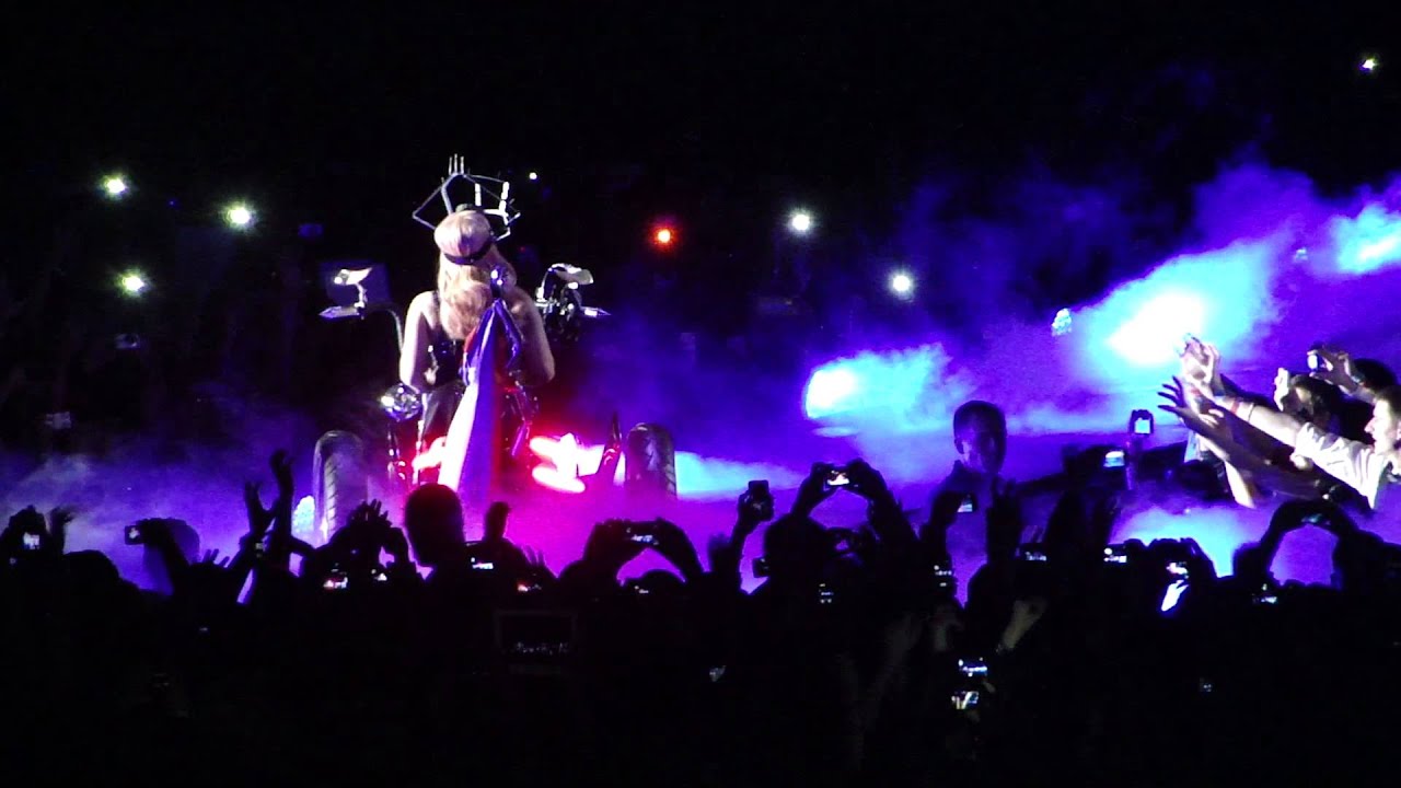 Lady Gaga - Heavy Metal Lover LIVE in Moscow