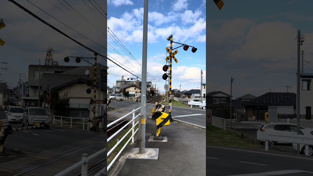 Kotoden Takamatsu - watching several trains at railroad crossing - video nr. 11