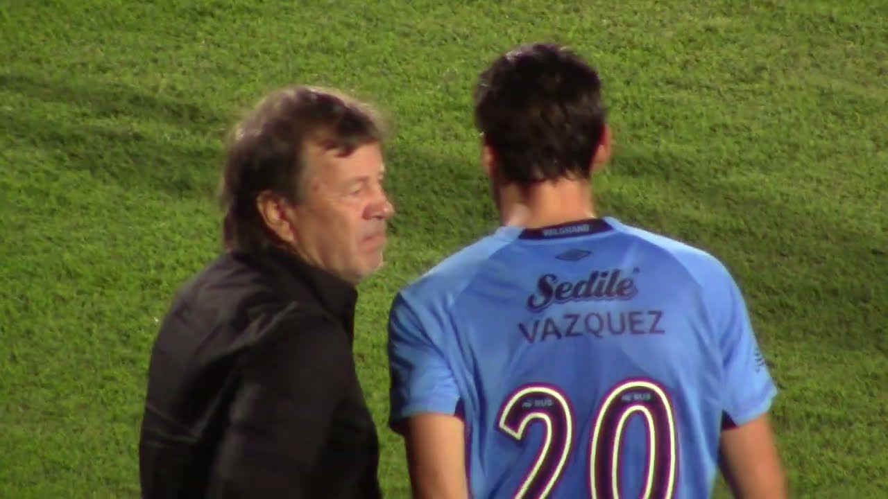 LA VUELTA DEL MUDO AL GIGANTE DE ALBERDI Y LA OVACIÓN DEL PUBLICO PIRATA PARA EL MAGO VAZQUEZ.