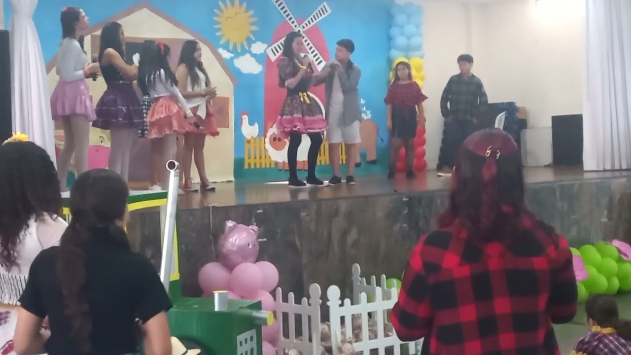 Apresentação de Teatro na Festa Junina clube de Olaria 