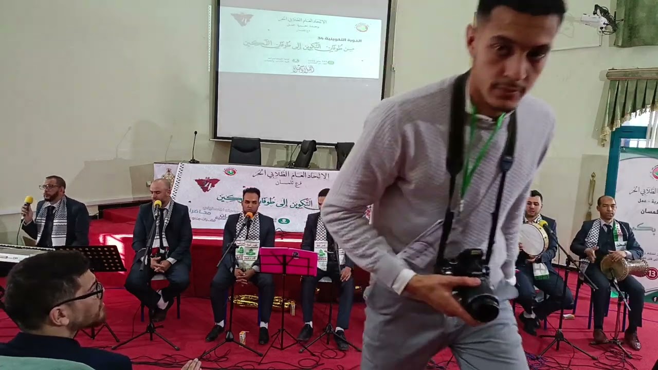 نشيد تذللت في البلدان من أداء المنشد مصطفى طرشاوي